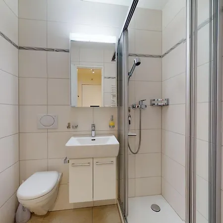 Apartment Skyline 204